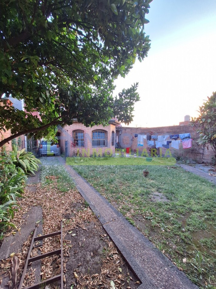 CASA ISABEL LA CATOLICA 1200  - 4 DORM 2 BAÑOS FONDO