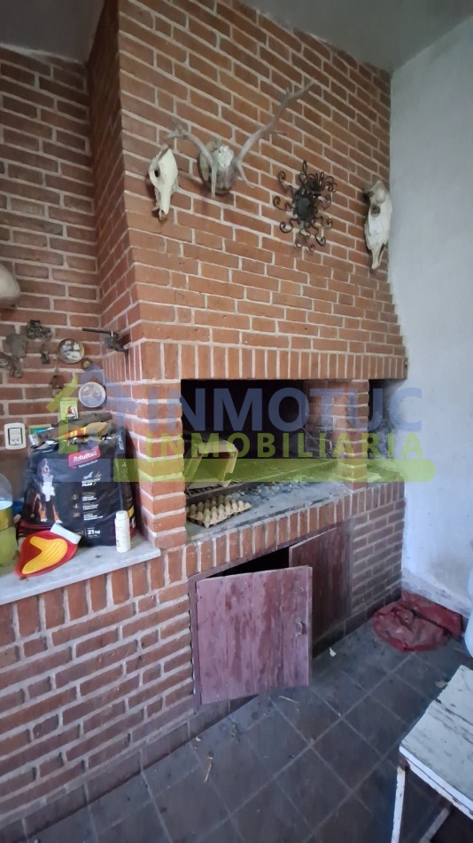 CASA ISABEL LA CATOLICA 1200  - 4 DORM 2 BAÑOS FONDO