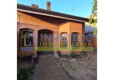 CASA ISABEL LA CATOLICA 1200  - 4 DORM 2 BAÑOS FONDO